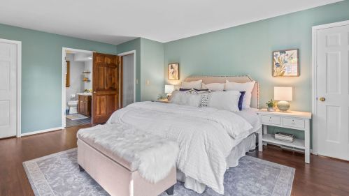 6440 Santa Monica Blvd, Milwaukee WI  53217-4249 exterior