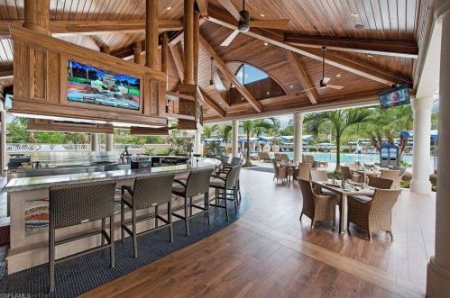 2289 Residence Cir, Naples FL 34105-3084 exterior