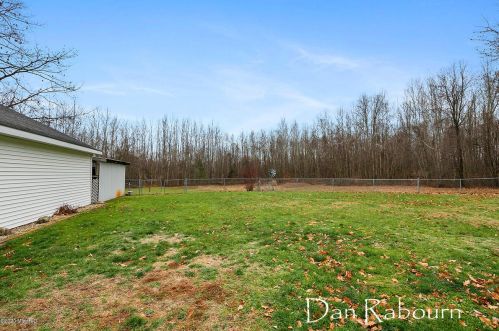 1662 136th St, Grant MI 49327-9643 exterior