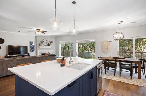 4246 Cyn Gln Cir, Austin TX 78732-2187 exterior