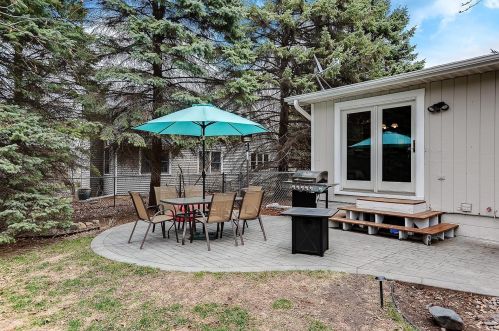 8221 Cleadis Ave, South Saint Paul MN 55076-3321 exterior