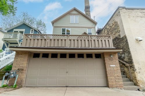 921 Hamilton St, Milwaukee, WI 53202-1528