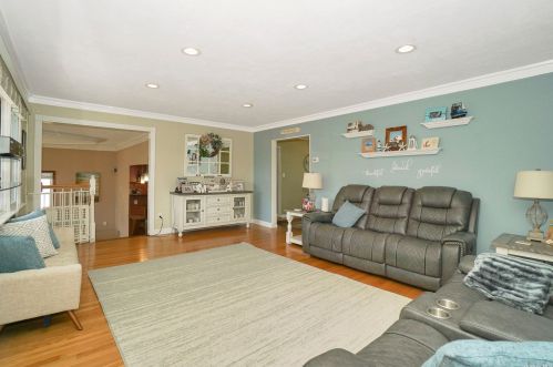 1526 10 St, Babylon NY 11704-3836 exterior