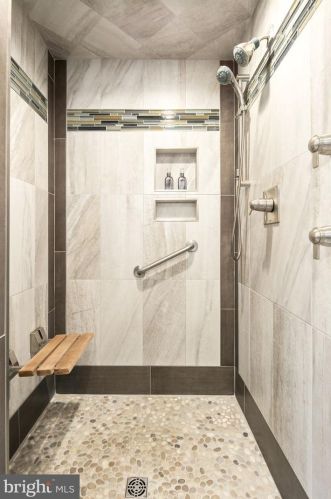 1822 Fonthill Ct, Mc Lean VA 22102-4792 exterior