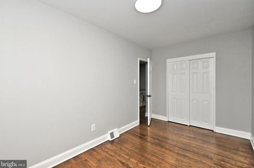 8721 Jackson St, Philadelphia PA 19145-2427 exterior