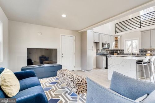 3445 Little Hunting Crk Dr, Alexandria VA 22309-1923 exterior