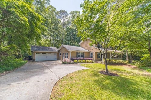 2201 Valley Creek Cir, Lithonia GA  30078-2532 exterior