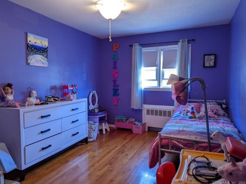 247 Hackmatack St, Manchester CT 06040-6512 exterior