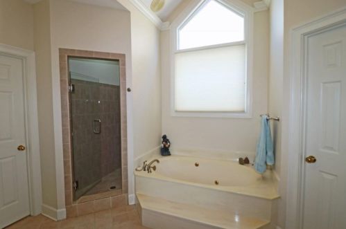 115 Grosvenor Pl, Atlanta GA 30328-4851 exterior