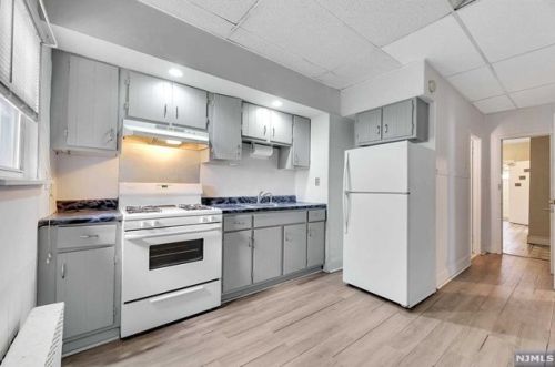 12 Bender Pl, Cliffside Park NJ 07010-1202 exterior