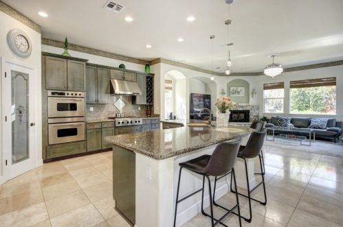 1086 Souza Dr, Folsom CA 95762-7556 exterior