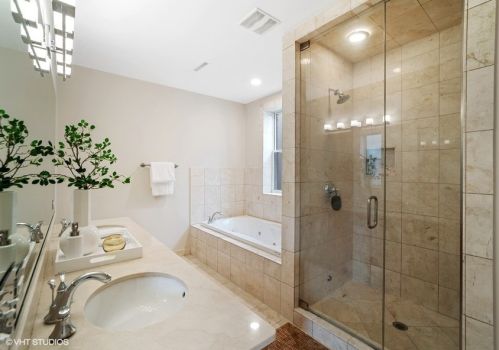 4425 Damen Ave, Chicago IL 60625-1701 exterior