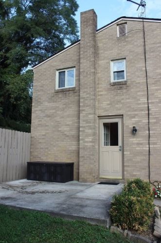 4936 Aspen St, Pittsburgh PA 15122-1235 exterior