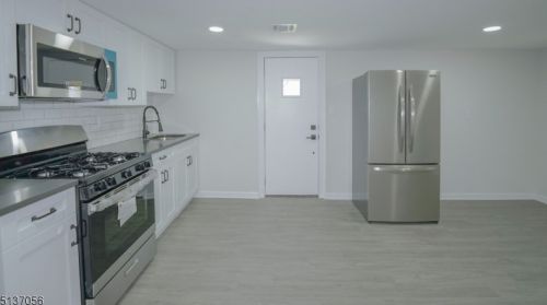 49 Woodland Ave, Whippany NJ  07981-1121 exterior