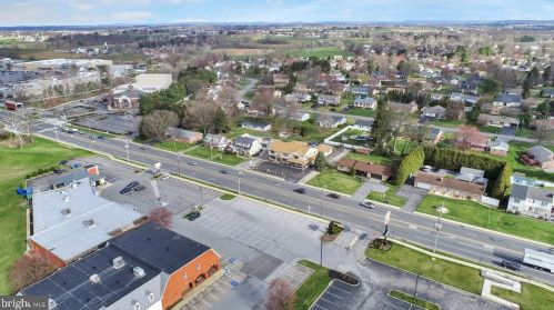 2453 Lincoln Hwy, Lancaster PA 17602-3323 exterior