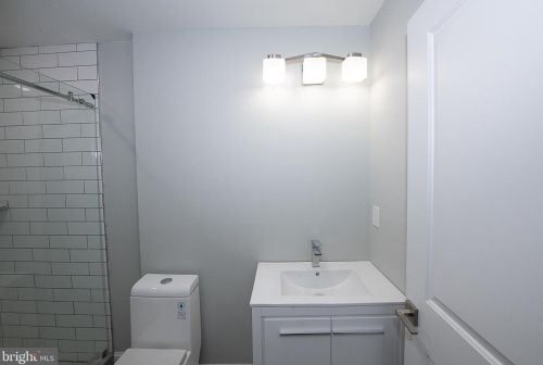 2122 2nd St, Philadelphia PA 19147-3802 exterior