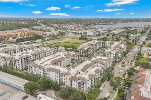 1035 3rd Ave, Naples FL 34102-5813 exterior