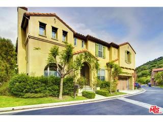 2750 Hollyview Ct, Los Angeles, CA 90068-3088