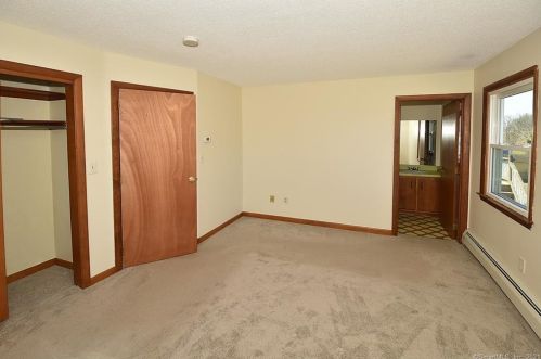 66 Kibbe Rd, Ellington CT 06029-2511 exterior