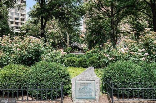 204 17th St, Philadelphia PA 19103-1202 exterior