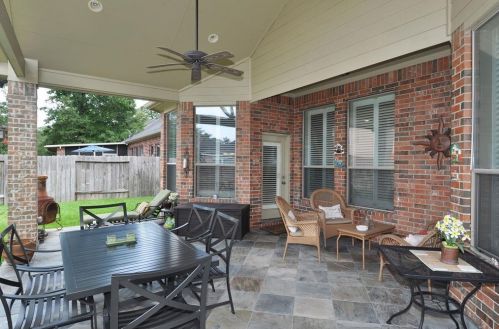 22128 Lancelot Oaks Dr, Humble TX 77339-1410 exterior