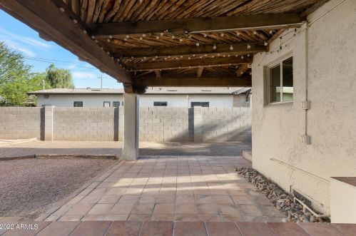 2515 10 St, Phoenix AZ 85020-5821 exterior