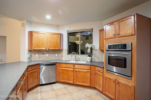 8154 Painted Feather Dr, Tucson AZ  85743-7418 exterior