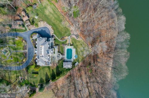 24 Lakewood Dr, Media PA 19063-1807 exterior