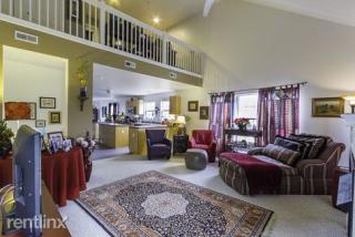 1051 Maiden Ln, Ann Arbor MI  48105-1903 exterior