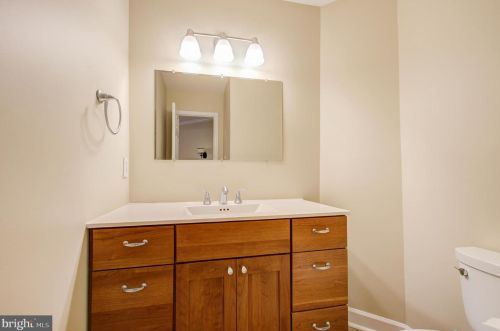 10761 Gloxinia Dr, Rockville MD 20852-3404 exterior