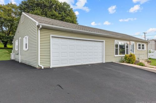 239 Sentinel Hill Rd, Derby, CT 06418-2427