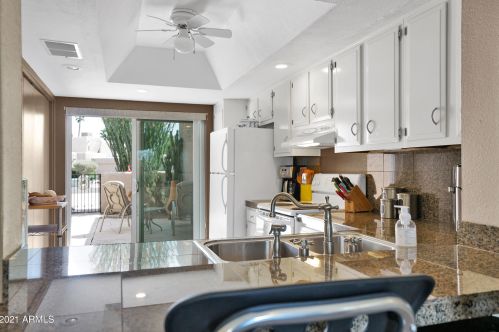 4031 Charter Oak Rd, Phoenix AZ 85032-7470 exterior