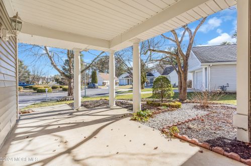 335 Devon St, Lakehurst, NJ 08759-4637