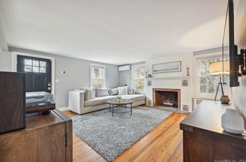 141 Cedarhurst Ln, Milford CT 06461-2721 exterior