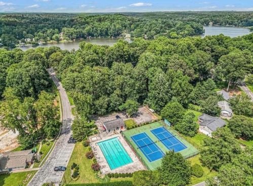 955 Lake Dr, Lithonia GA  30039-5747 exterior