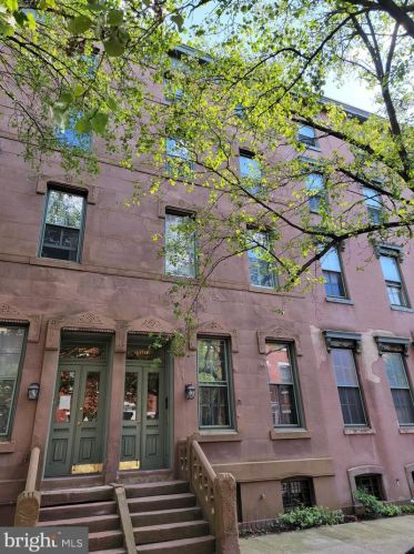 1718 Green St, Philadelphia PA 19130-3973 exterior