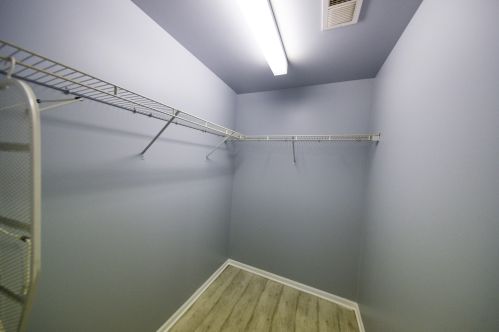 3849 Ellis Ave, Chicago IL 60653-2085 exterior