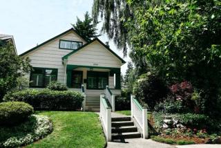 2541 10th Ave, Seattle WA  98119-2266 exterior