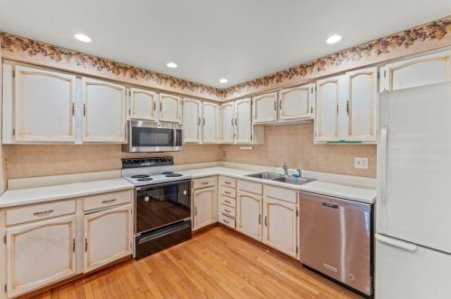 226 Pine Ct, Pittsburgh PA 15239-1953 exterior