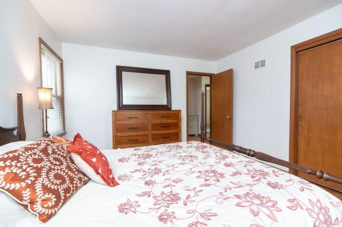 8733 Spruce Rd, Milwaukee WI 53217-1520 exterior