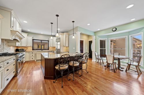 323 Kenmore Ave, Elmhurst IL 60126-3517 exterior