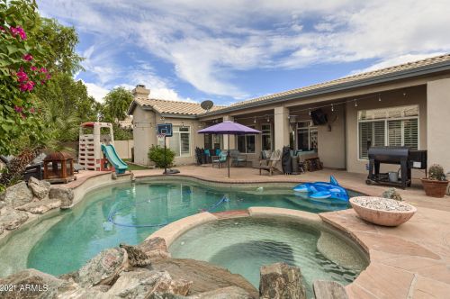 2702 Amberwood Dr, Phoenix AZ  85045-4208 exterior