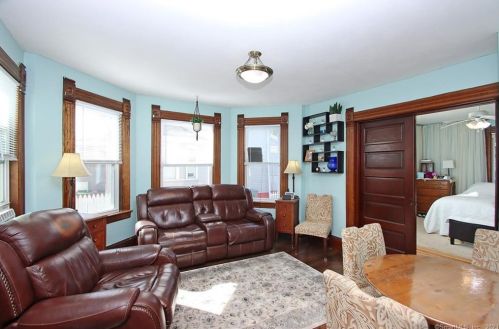 8 Franklin St, Enfield CT 06082-3608 exterior