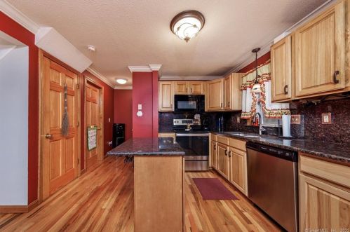 50 Mason Hl Rd, Killingly CT 06241-1324 exterior