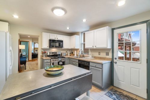 381 Fisk St, Pittsburgh PA 15201-1750 exterior