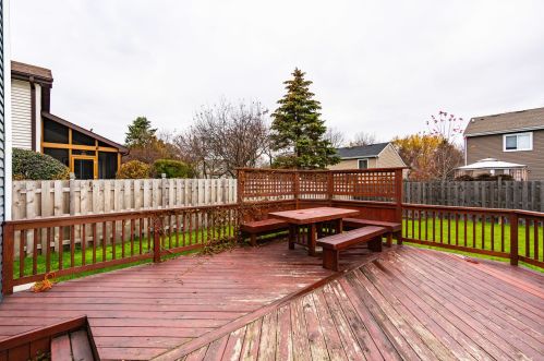 900 Bennington Dr, Bull Valley IL 60014-8875 exterior