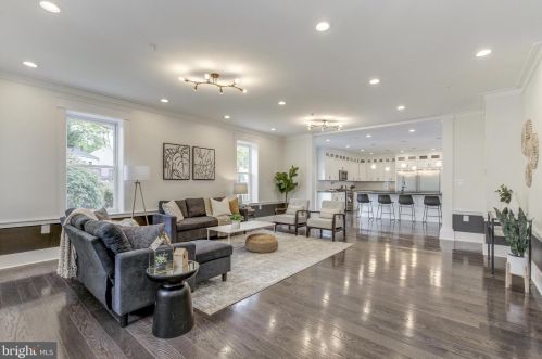 907 Gilbert Rd, Rockville MD  20851-1315 exterior