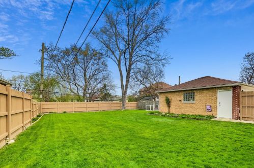 8236 Berwyn Ave, Chicago IL 60656-1455 exterior