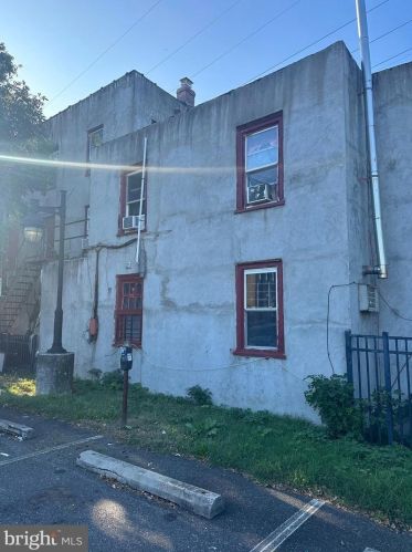 525 Welsh St, Chester, PA 19013-4512