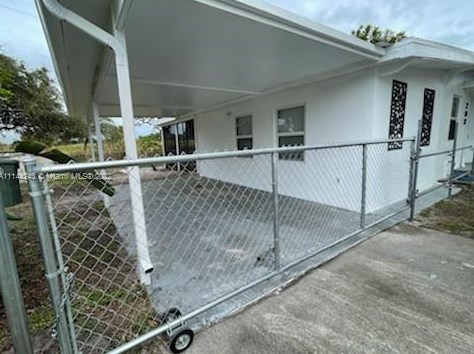 208 Southern Ave, Fort Pierce FL  34950-5433 exterior